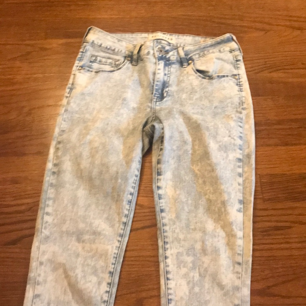 like new, bullhead, acid wash skinny jeans